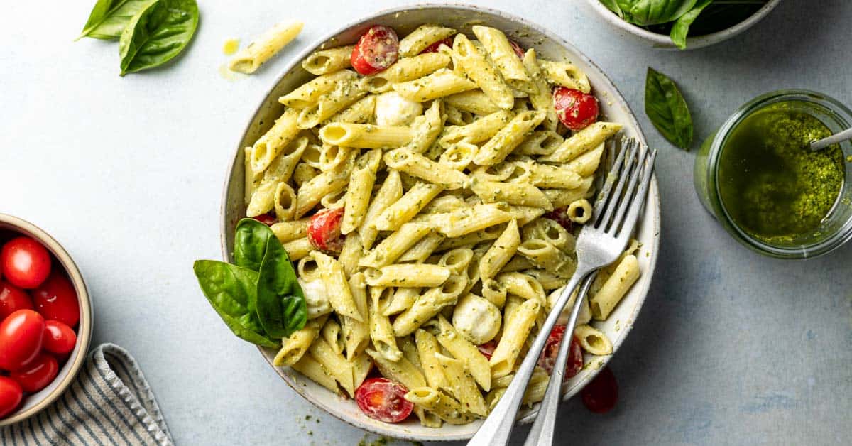 Pasta with Creamy Pesto Sauce: Easy 20 Minute Recipe!